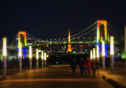 Вид на Радужный Мост в вечерней подсветке