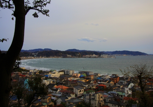 Вид на Камакуру и залив Сагами из храма Хасэ-дэра